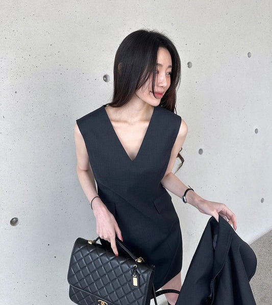 V-neck fitted waist tank dress