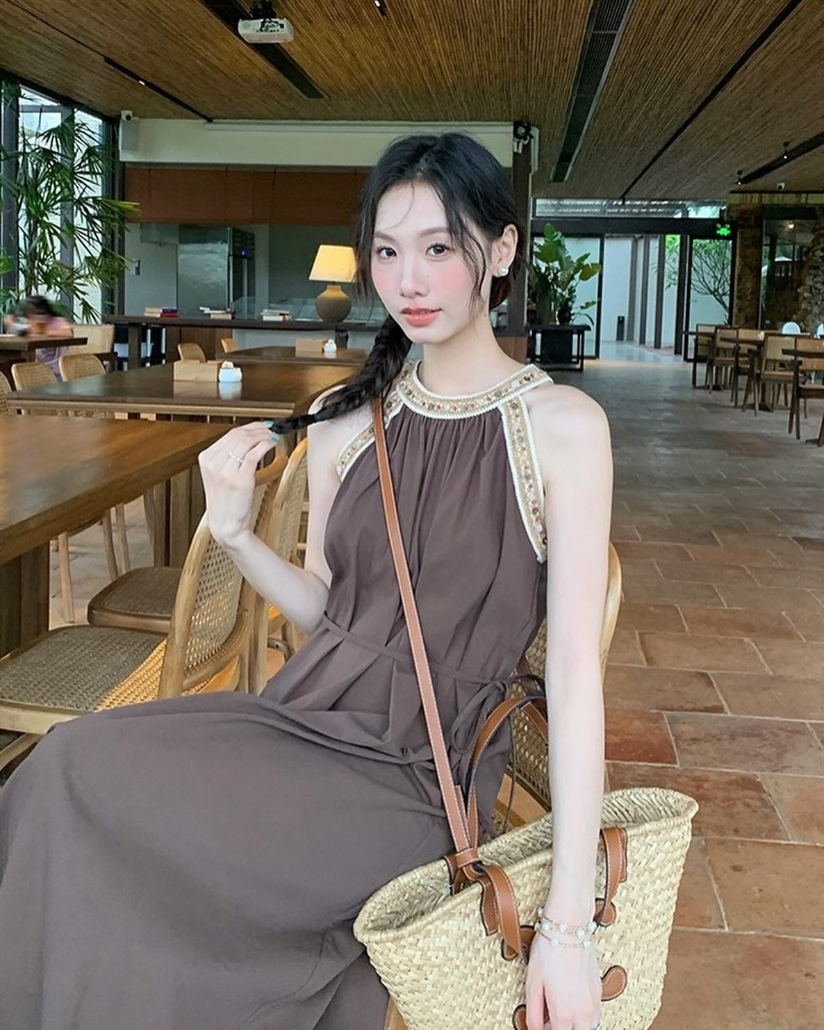 ホルターネックフィット&フレアワンピース