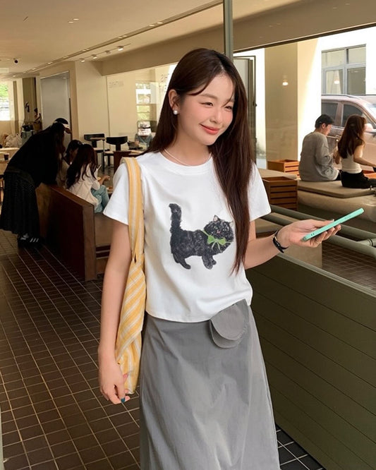 丸首の猫柄Tシャツ