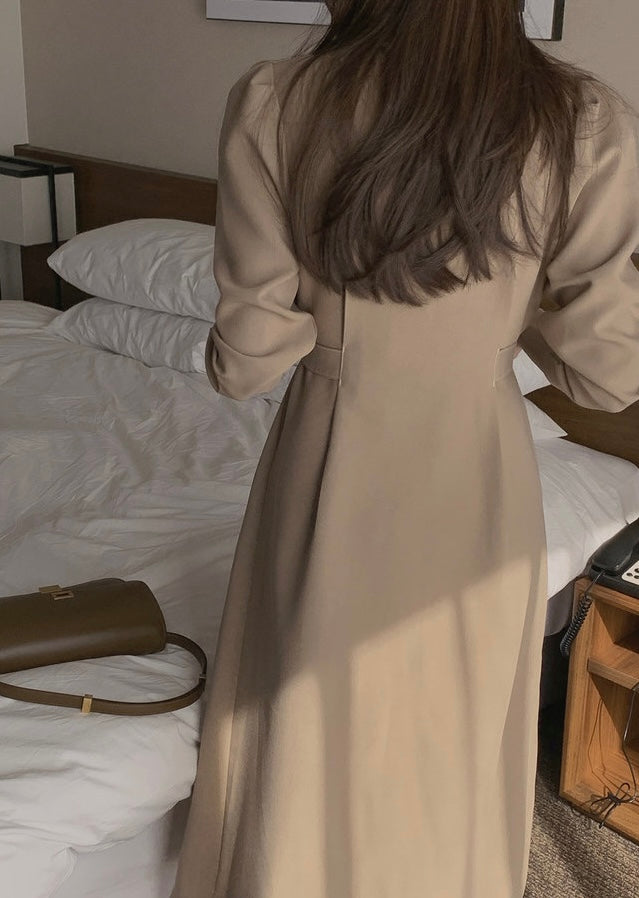 V領單排扣明顯收腰連身裙