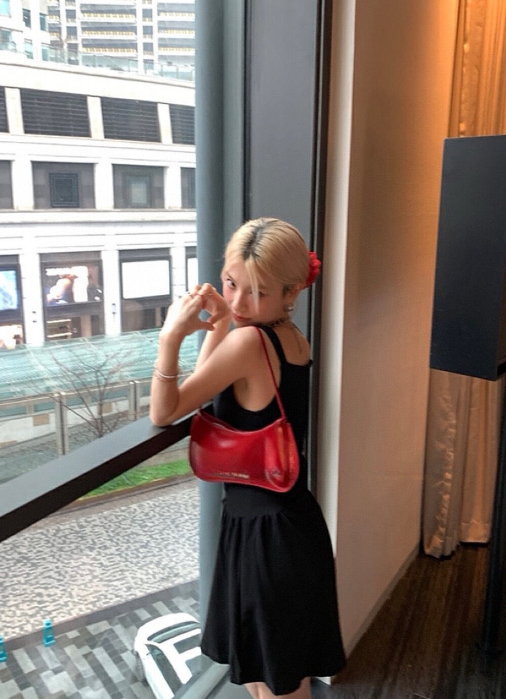 蕾絲花邊收腰吊帶裙