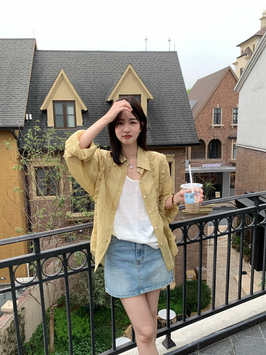 フレンチスタイルのフリルブラウス