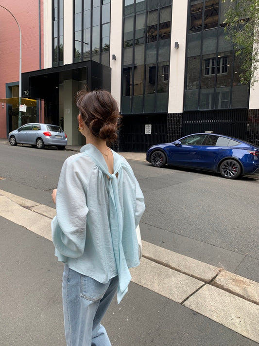 Back-tie Shirt with a Sense of Design