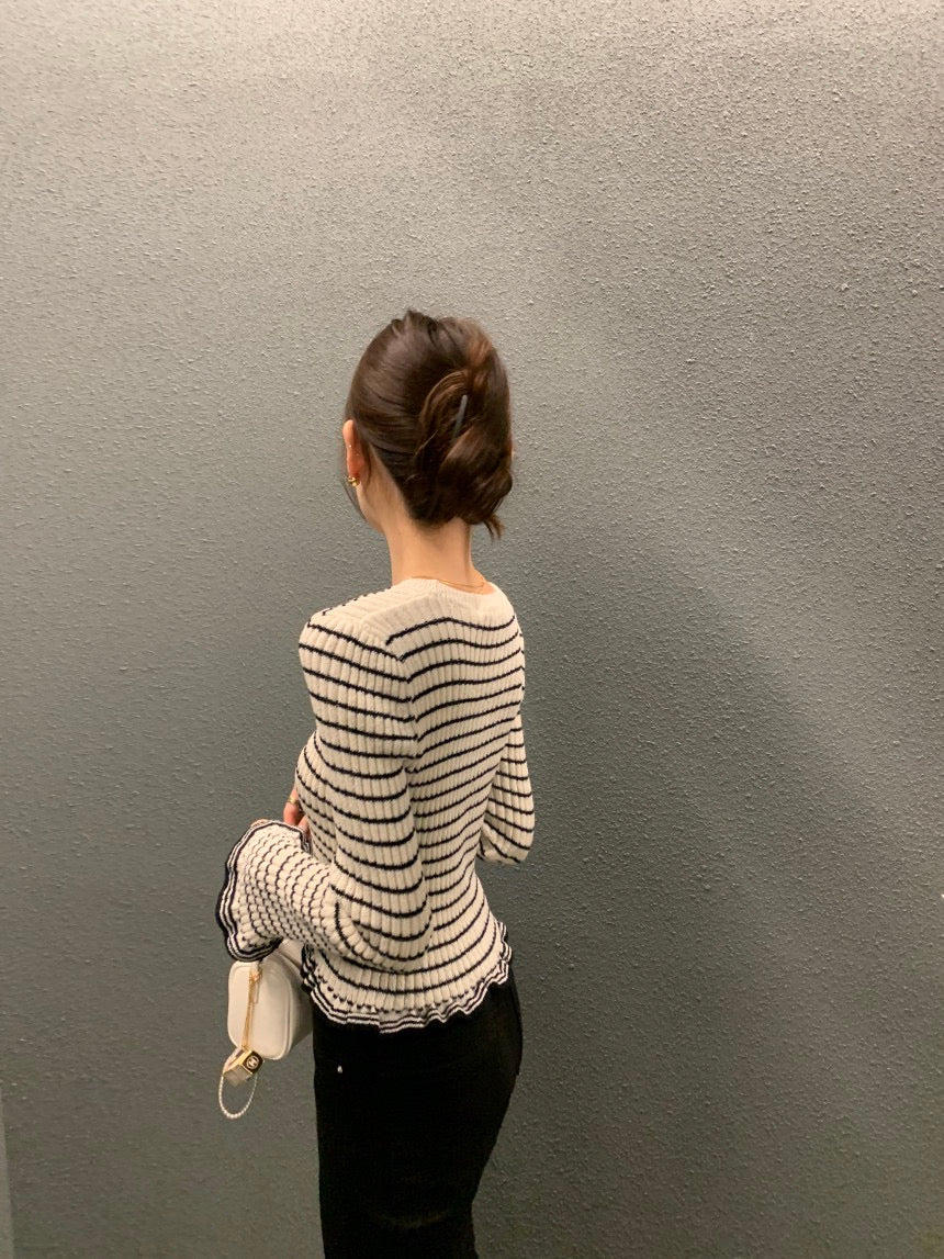 V領木耳邊撞色條紋top