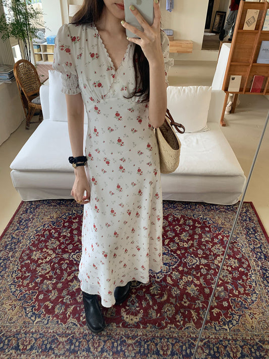 V領泡泡袖碎花連身裙