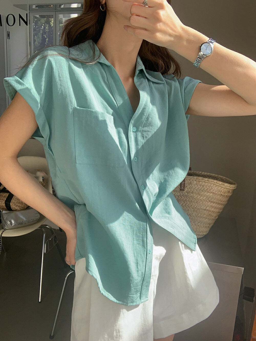 万能な質感のコットンリネンシャツ