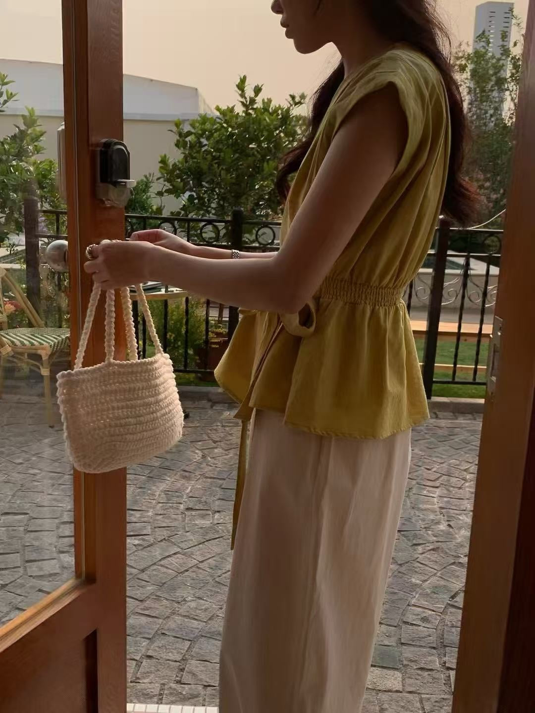 系帶交叉V領收腰百搭恤衫