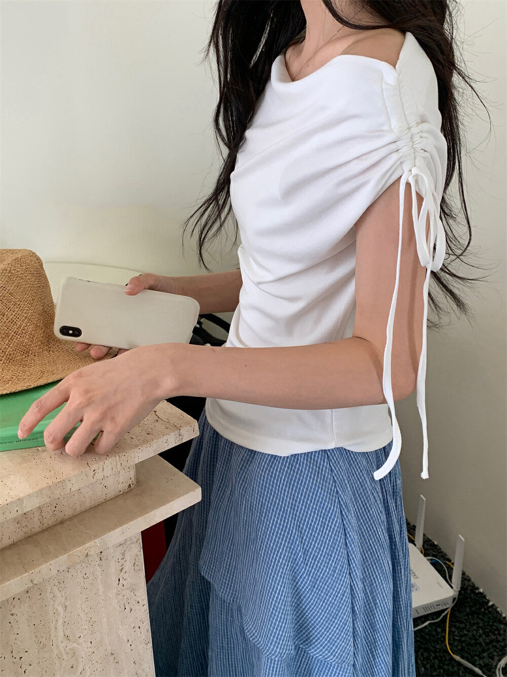 オフショルダーストラップトップ