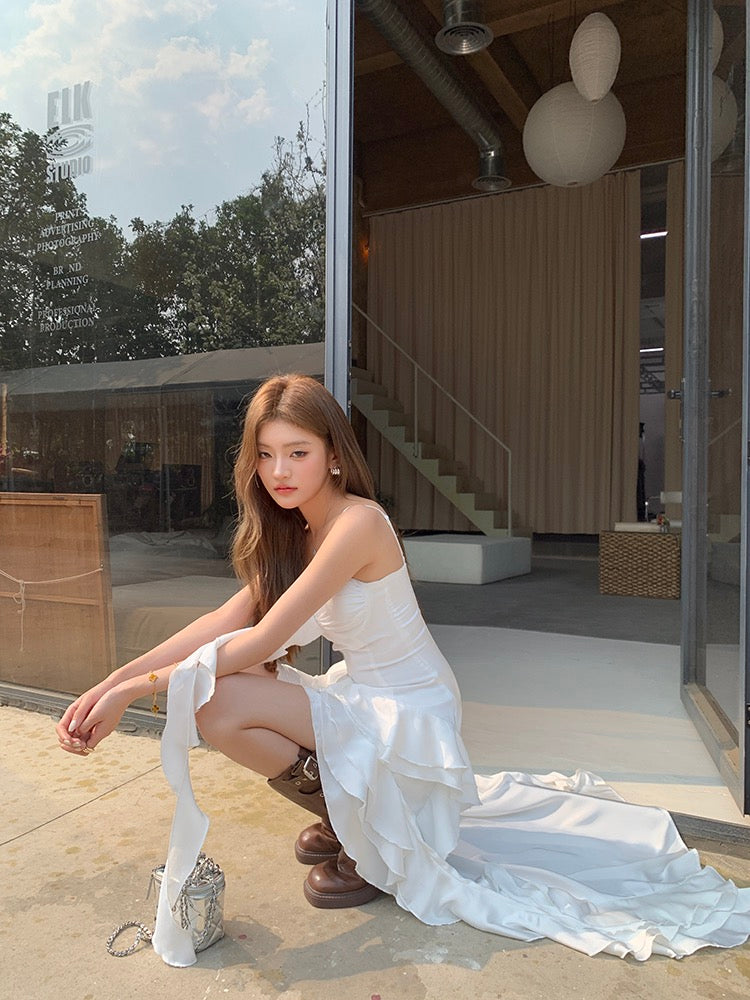 不規則なフリルキャミソールドレス