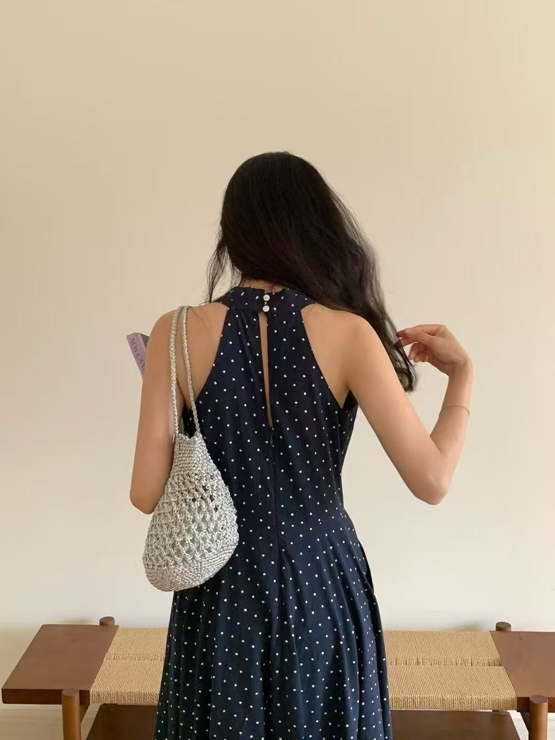 Vネックノースリーブドットワンピース