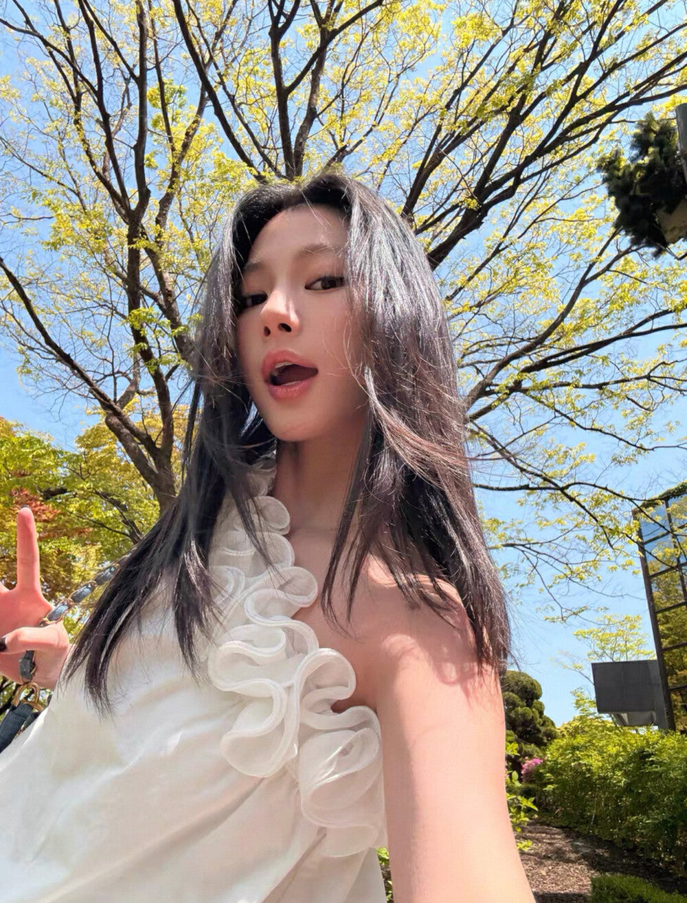 斜肩花苞無袖小衫