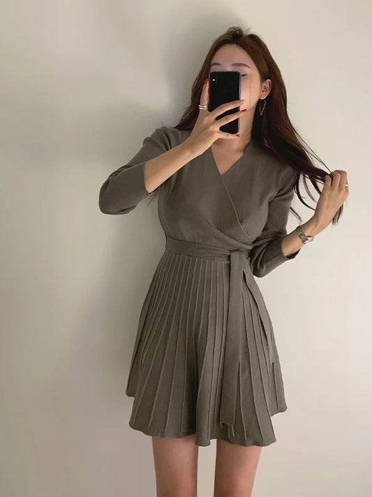 V領修腰百褶連身裙