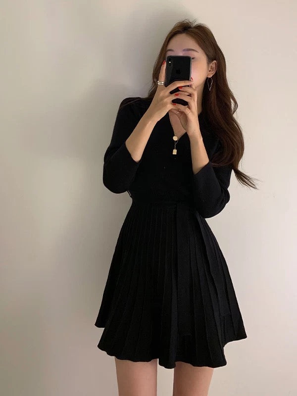 V領修腰百褶連身裙