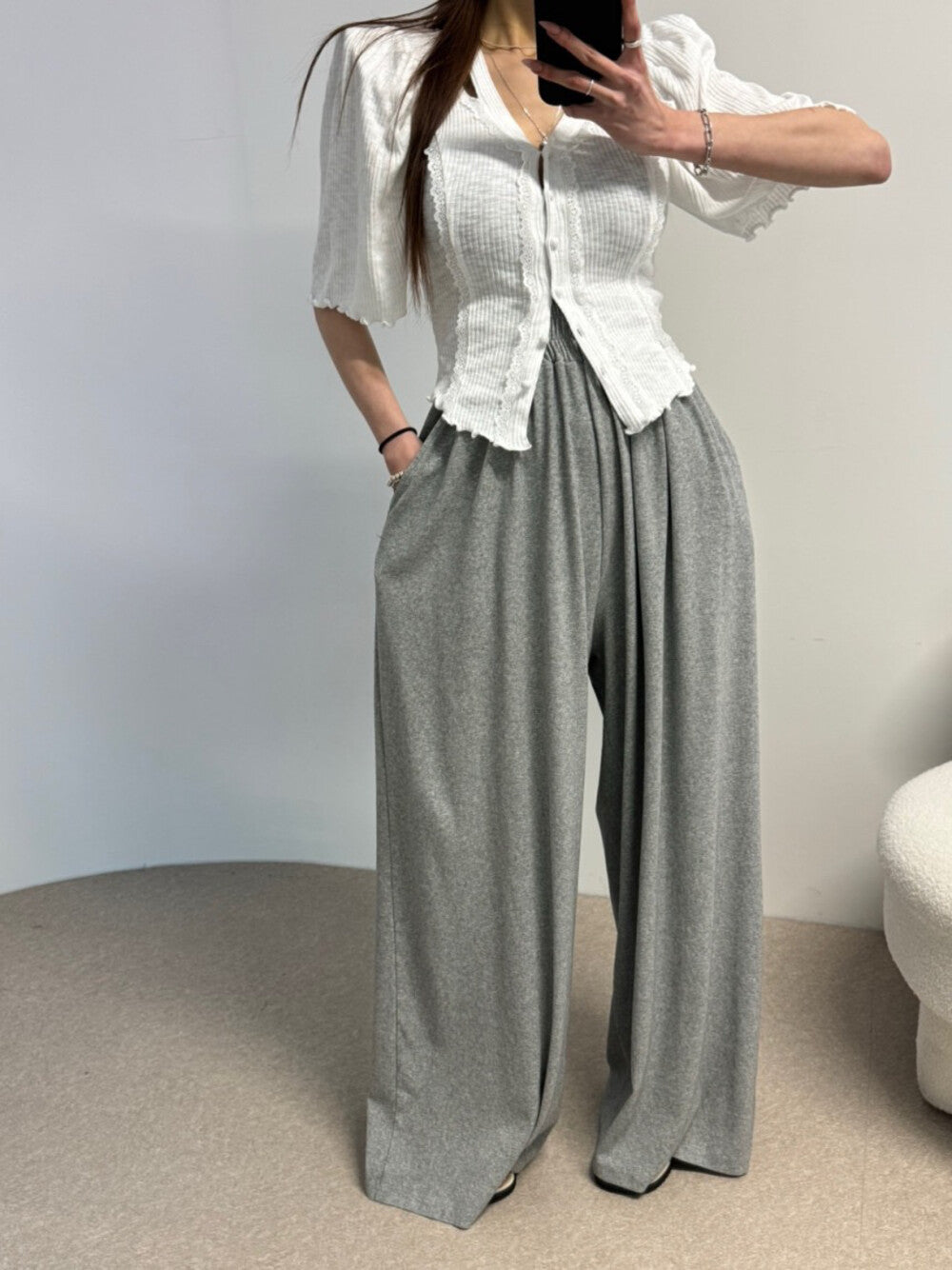 レースVネックシングルボタンブラウス