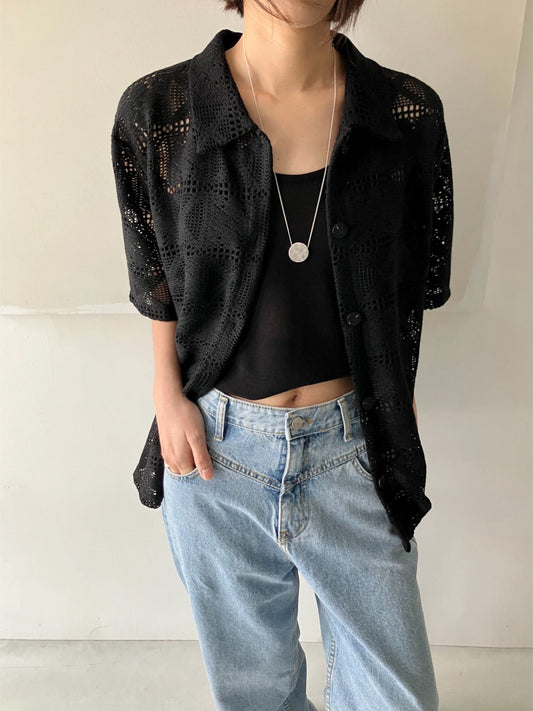 レース編みのブロークントップス