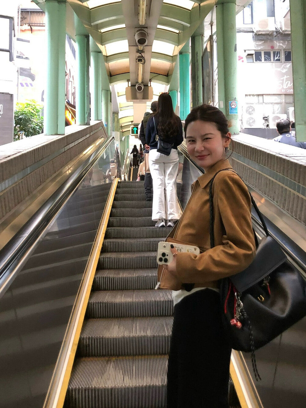 Notched Lapel Slim Fit Shoulder-Cut Short Jacket