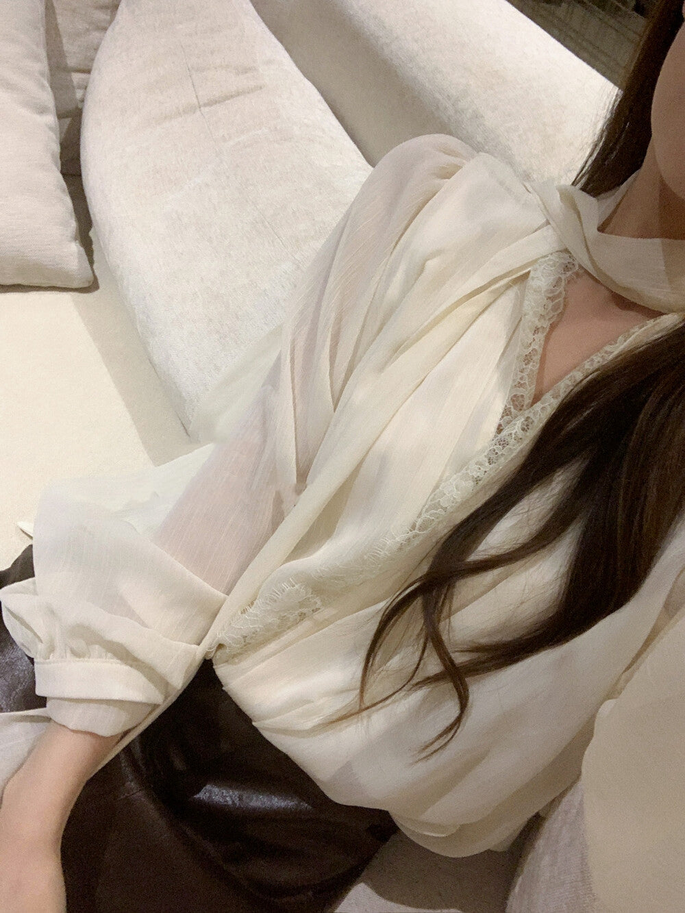 V領花苞雪紡飄帶恤衫