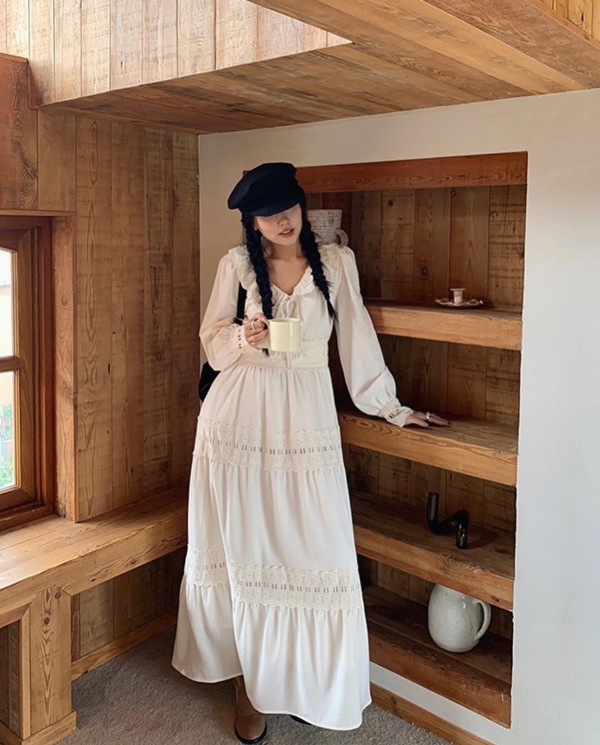 レース襟付きロングドレス