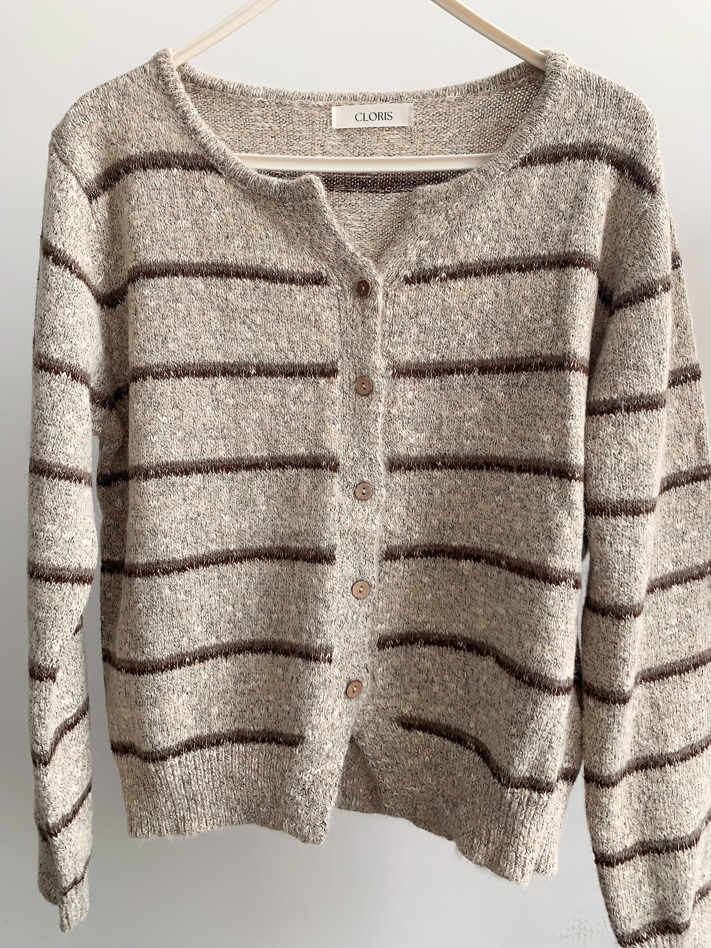 特色V領設計條紋開衫