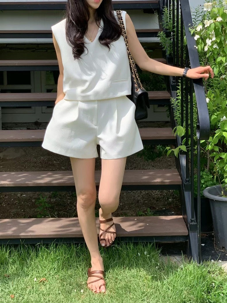 V-neck shorts set