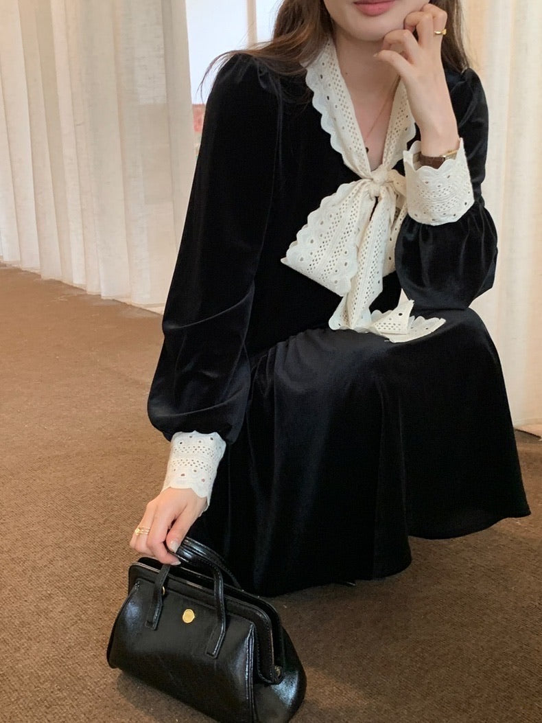 ヴィンテージ風Vネックリボン付きワンピース