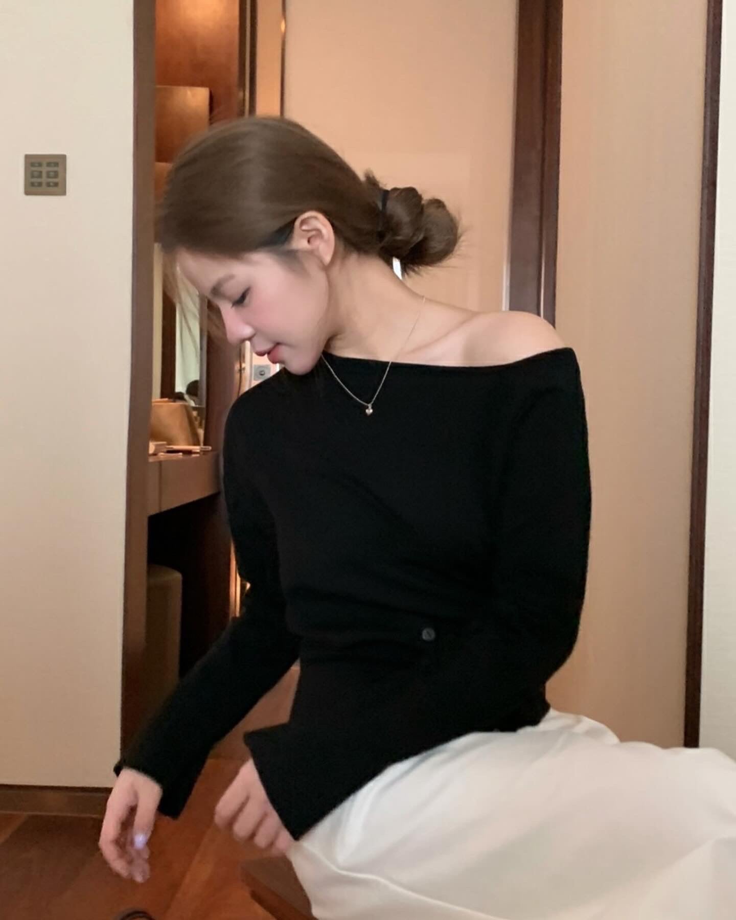 簡約斜肩針織top