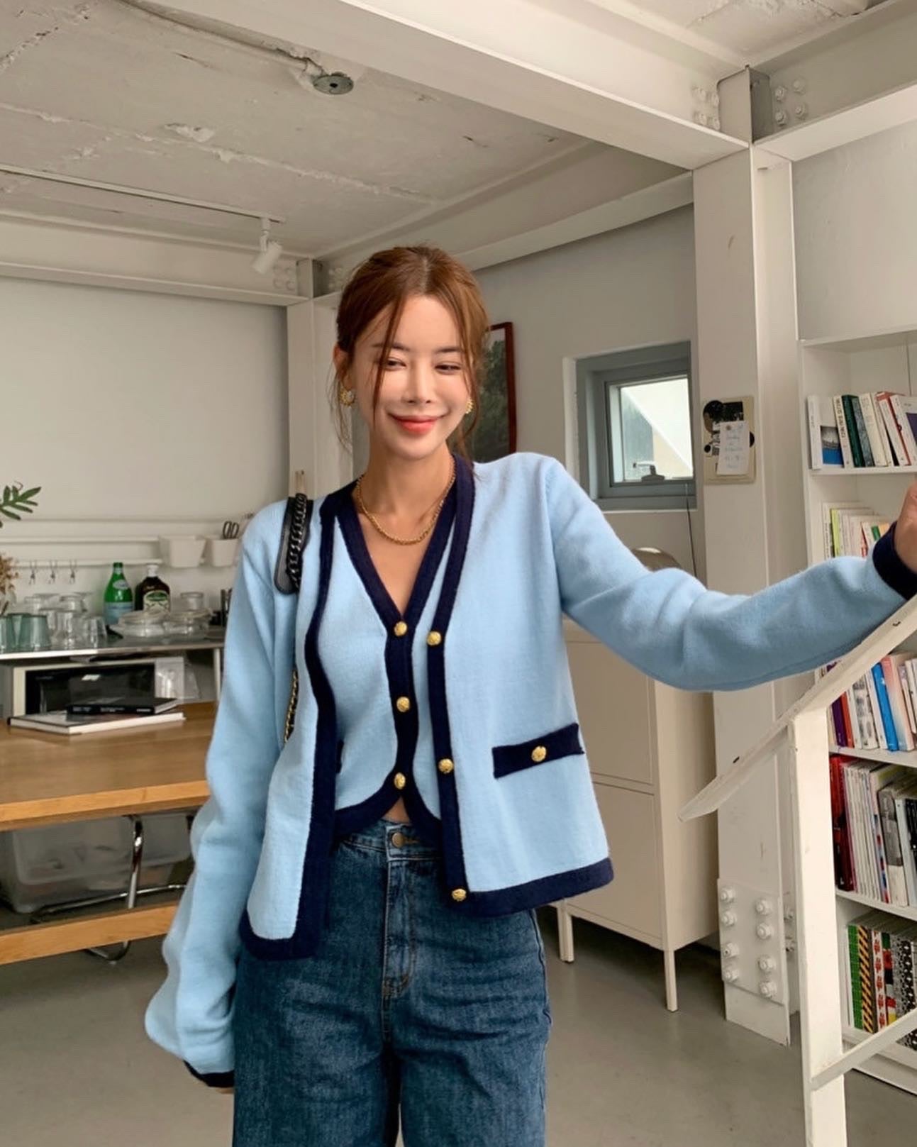 V-neck single-breasted vest + color-block knit cardigan