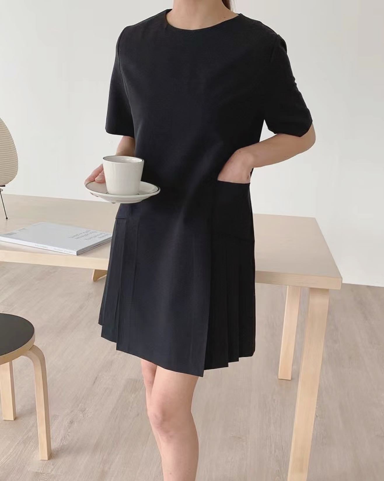 フレンチラウンドネックワンピース