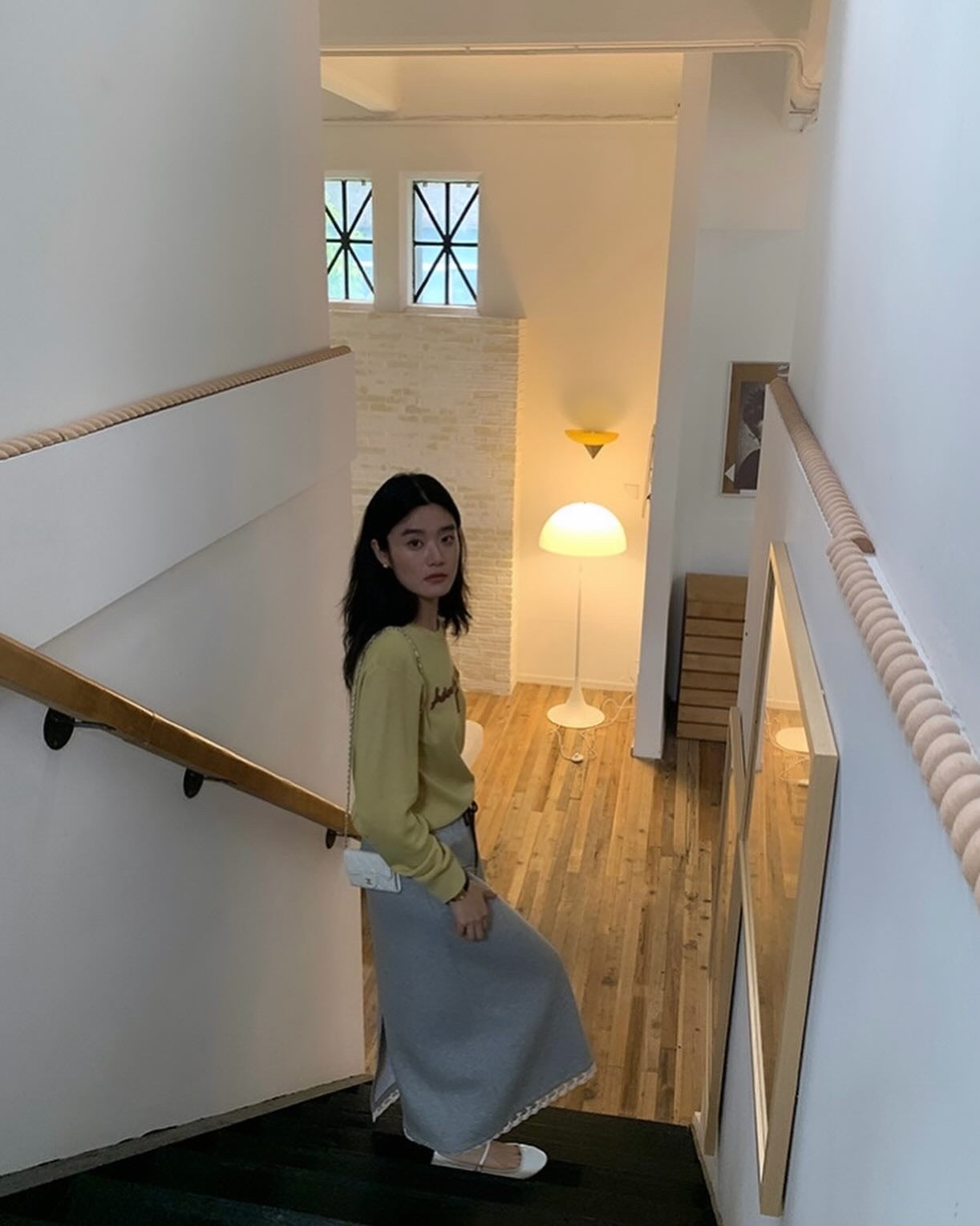 圓領字母刺繡針織衫