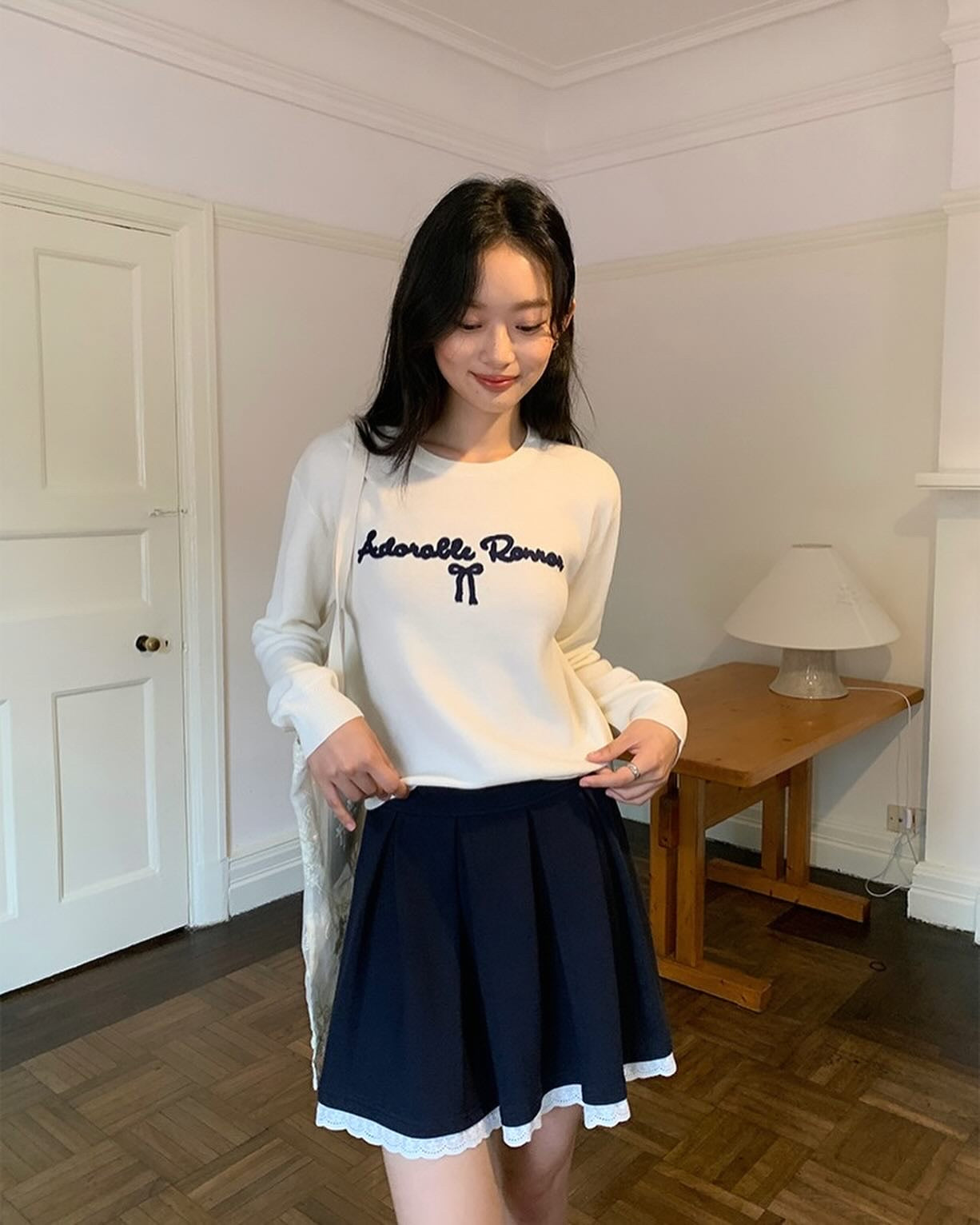 圓領字母刺繡針織衫