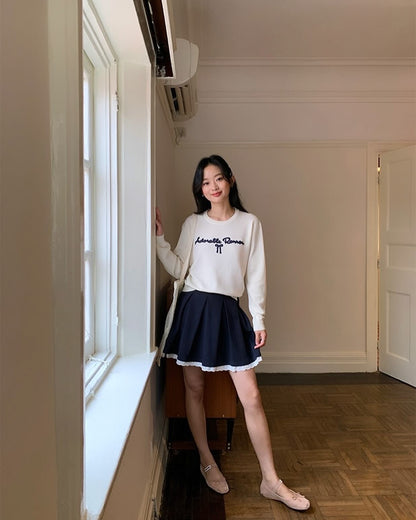 圓領字母刺繡針織衫