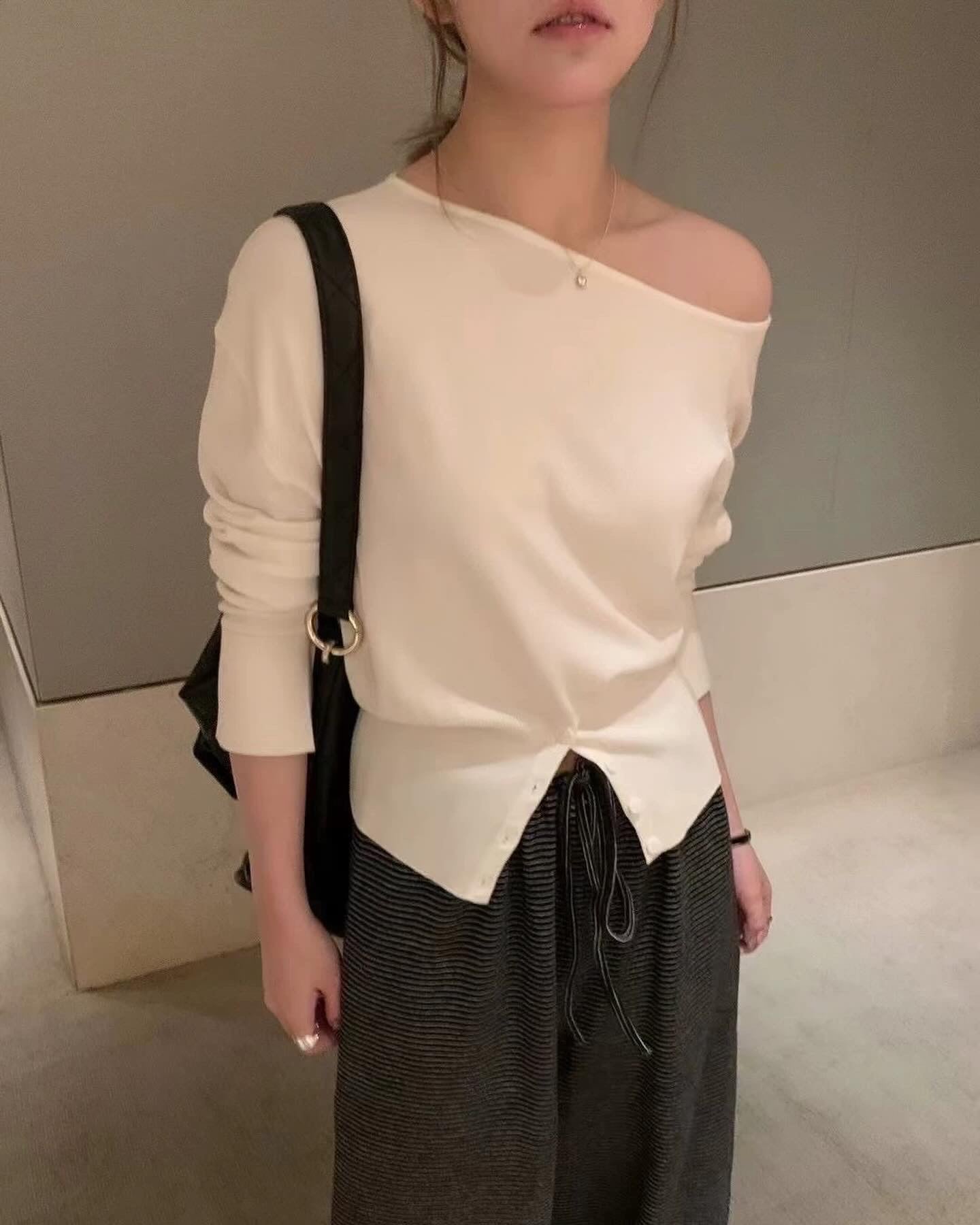 簡約斜肩針織top