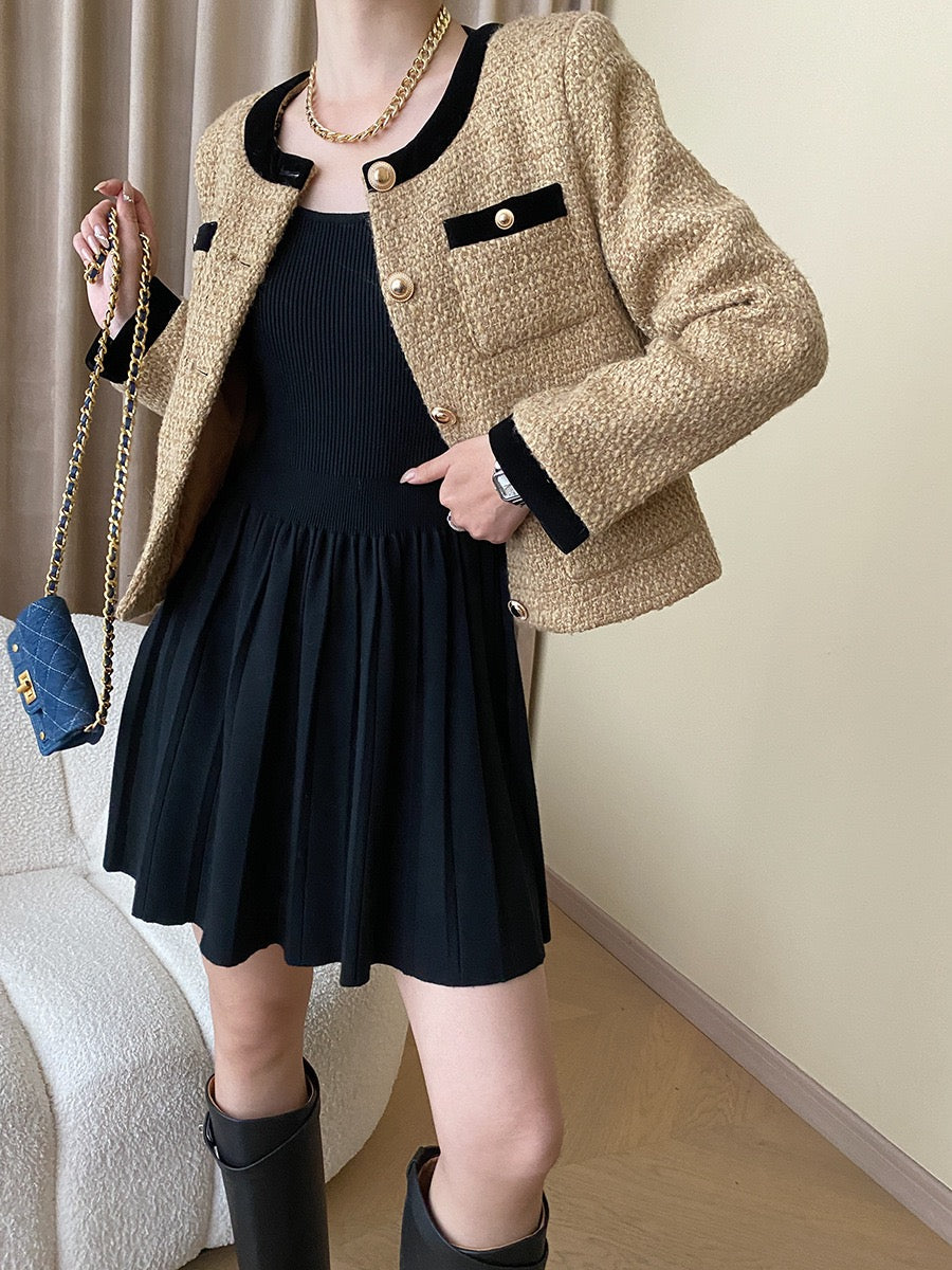 

タイトプリーツワンピース