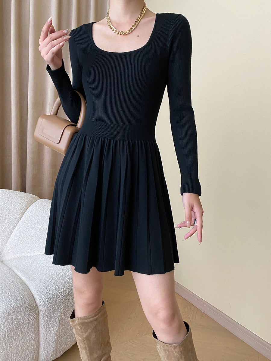 

タイトプリーツワンピース