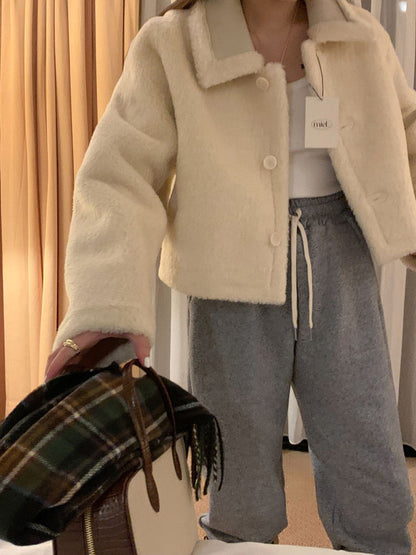 レトロ風の襟付きラムウールコート