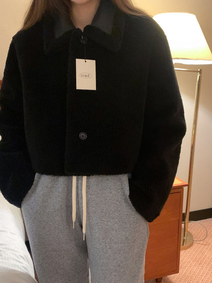 レトロ風の襟付きラムウールコート