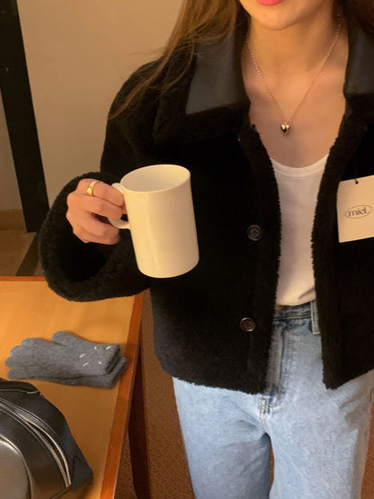 レトロ風の襟付きラムウールコート