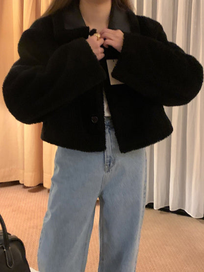 レトロ風の襟付きラムウールコート