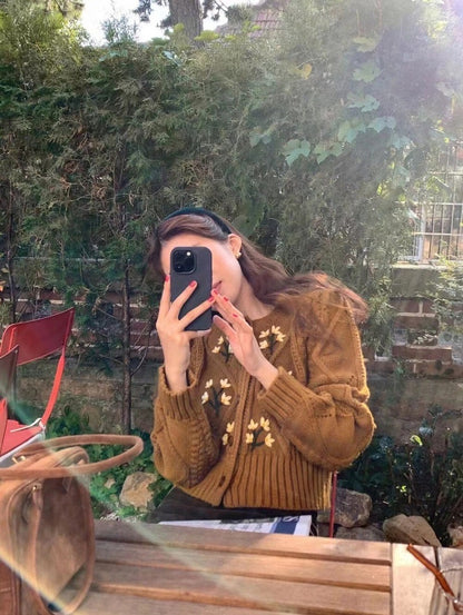 ヴィンテージフラワー刺繍セーター