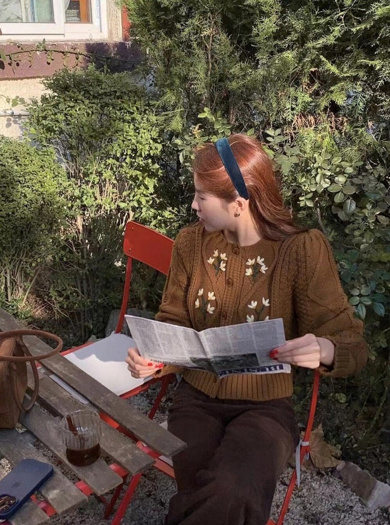 ヴィンテージフラワー刺繍セーター