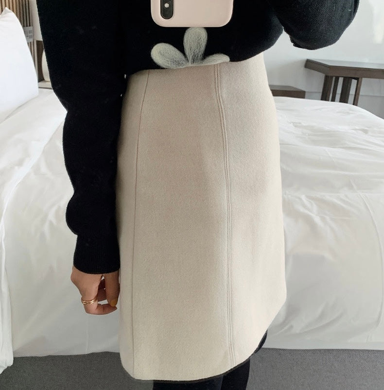 刺繍の花柄トップス