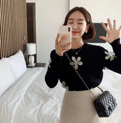 刺繍の花柄トップス