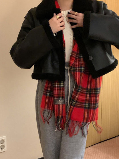 レトロ風の襟付きラムウールコート