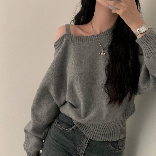 One-shoulder asymmetrical neckline sweater