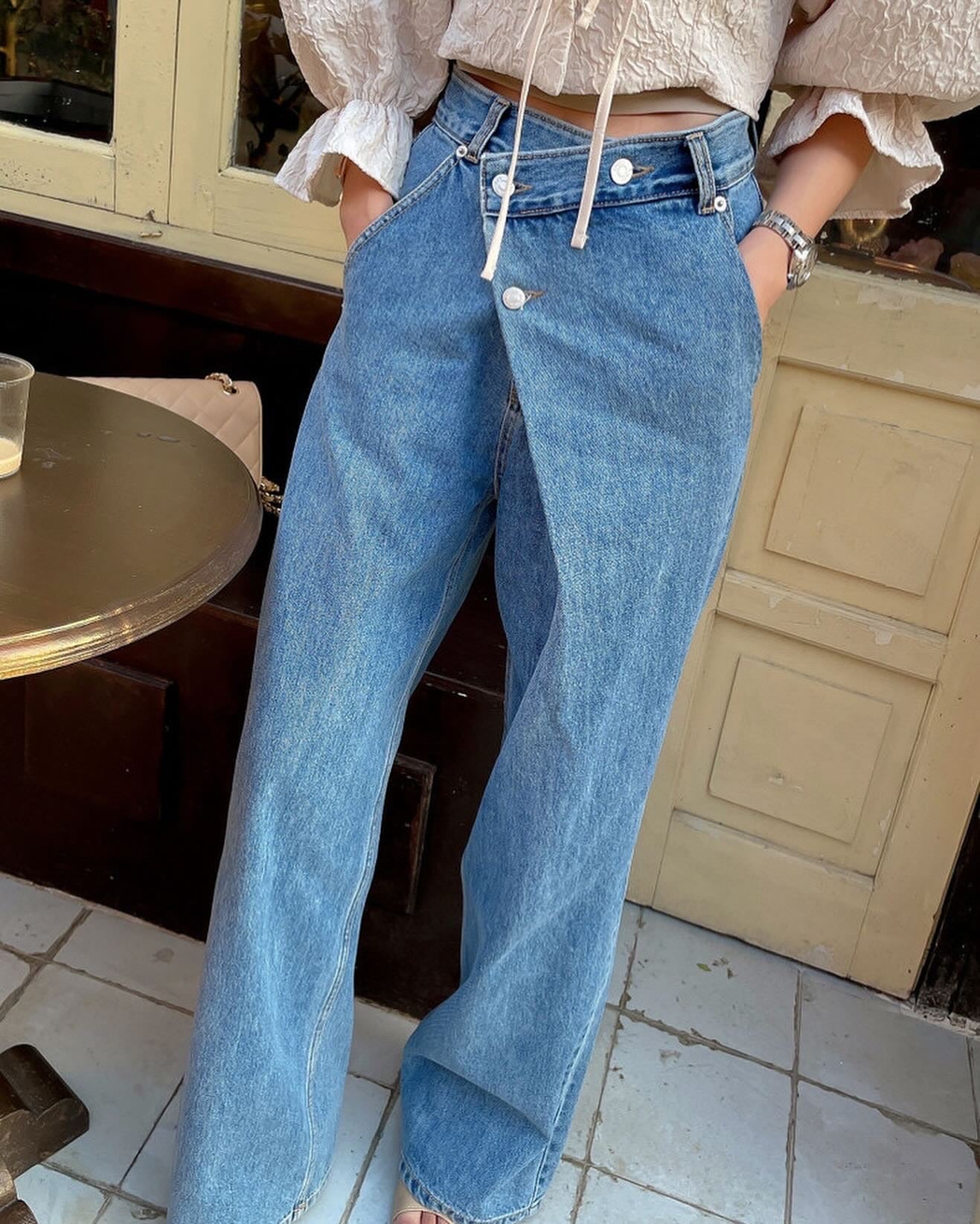 Irregular Diagonal Button High-Waisted Jeans