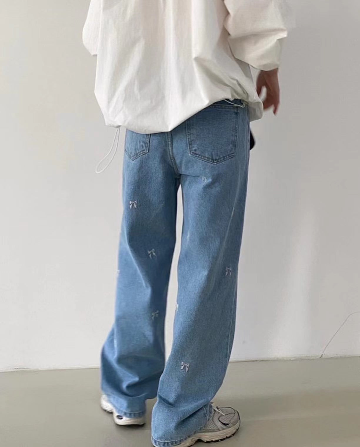 刺繍リボン付きデニムパンツ