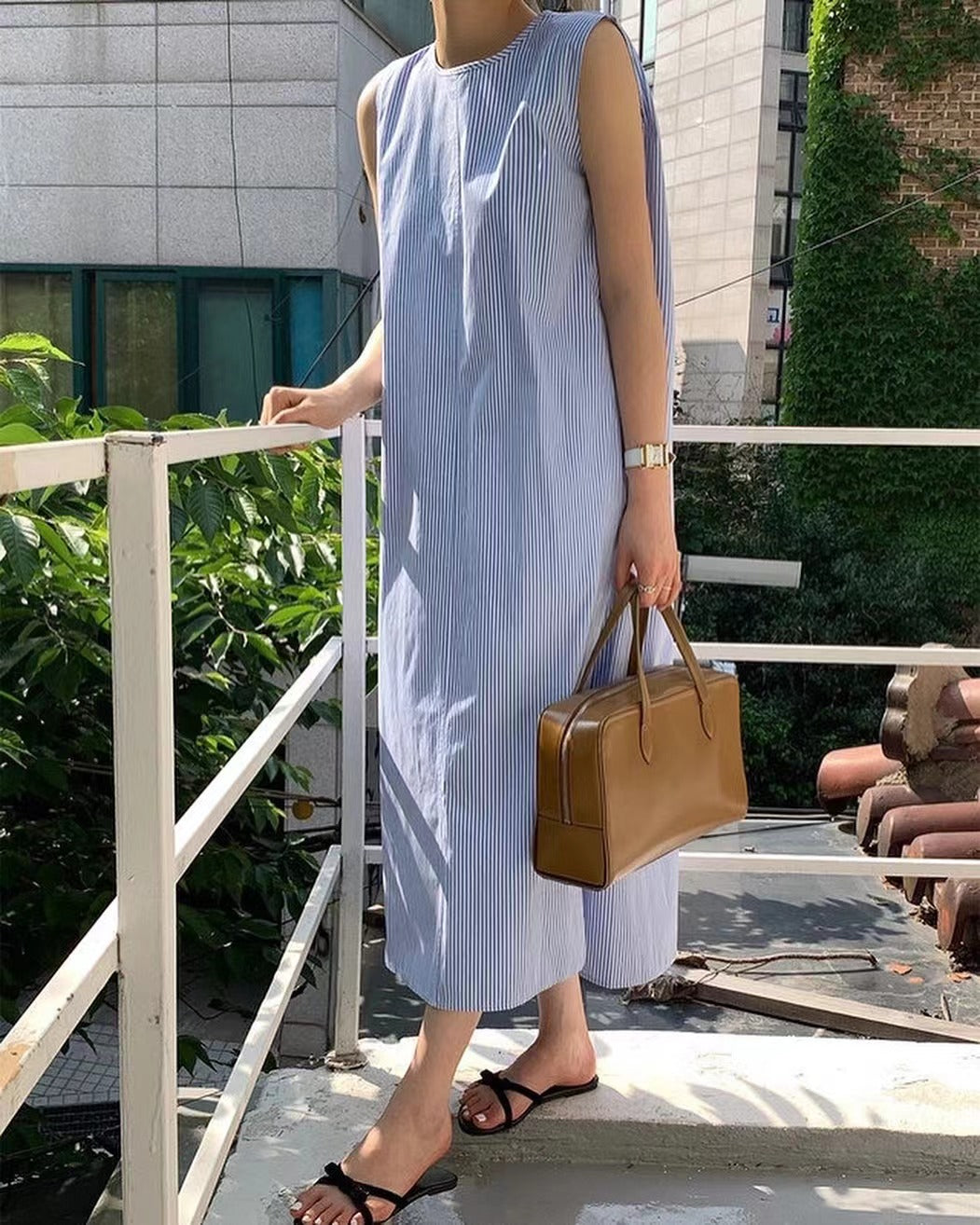 穴あきバックレスタンクトップドレス