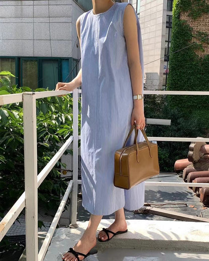 穴あきバックレスタンクトップドレス