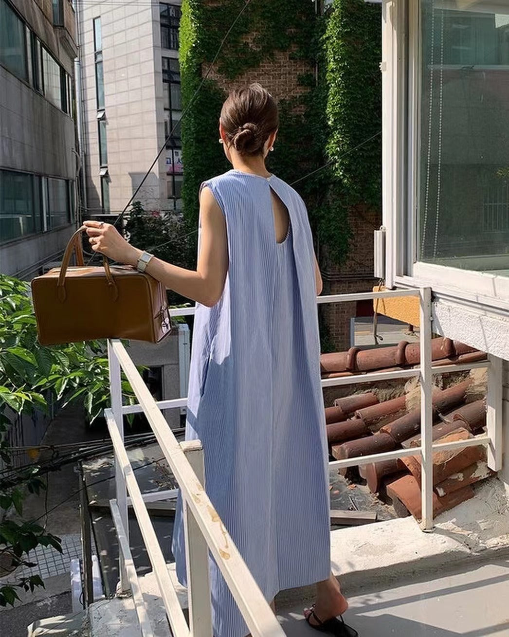 穴あきバックレスタンクトップドレス