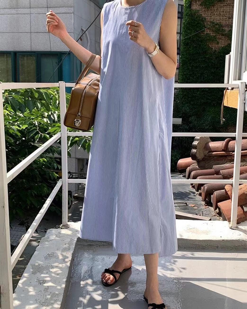 穴あきバックレスタンクトップドレス